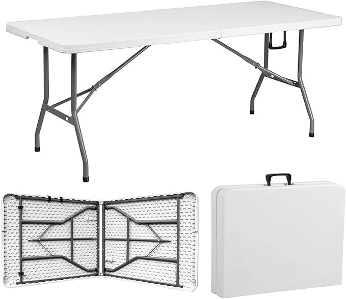 Mesa plegable FoldEase en una fiesta con comida y bebidas